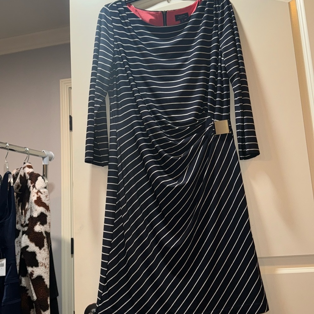 Gorgeous navy Tahari Arthur Levine dress